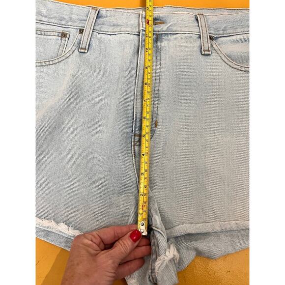 J. Crew Relaxed Fit Light Wash Cut Off Denim Jean Shorts Women’s Size 33 - Picture 9 of 10